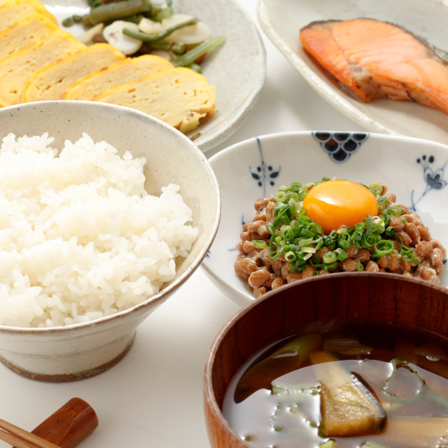 義実家に泊まった日…義父「朝食は任せてくれ！」孫と一緒に手伝うことに！⇒すると、朝食を見た”義母の一言”に一同衝撃！