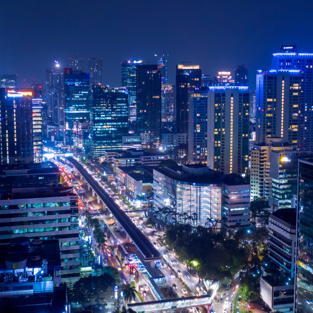 夜景を見ていると…「そろそろ戻ろうか」車に戻ろうとすると異音が聞こえる！？⇒【背後の異変】に気づき戦慄…