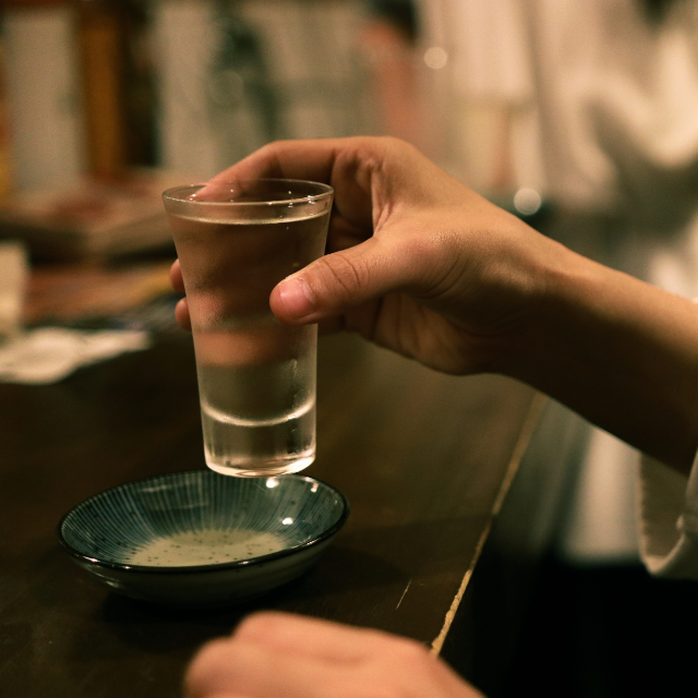 居酒屋に訪れた“会社員風の男性”…店長「いらっしゃい！」男性客「またきたよ！」⇒席についた【男性の言動】に困惑…