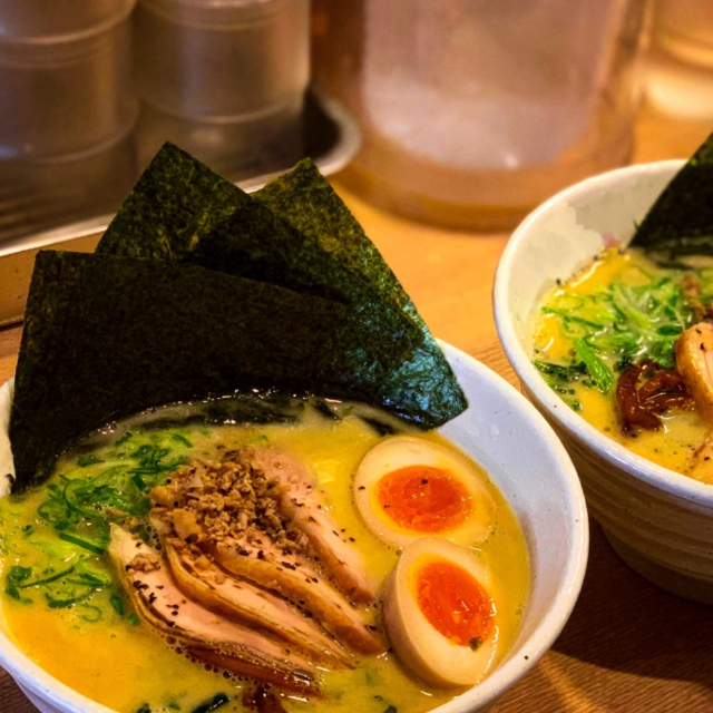 ラーメン屋で…店員「お待たせしました」→客「いただきまー…」ラーメンを食べようとした瞬間…→トッピングの”海苔”を見て、思わず固まる…