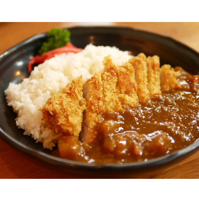 カレー屋で…客「カレー特盛にカツ追加で！」数日後→「目がおかしい…体もかゆい…」体に【異変】が現れた理由にゾッ…