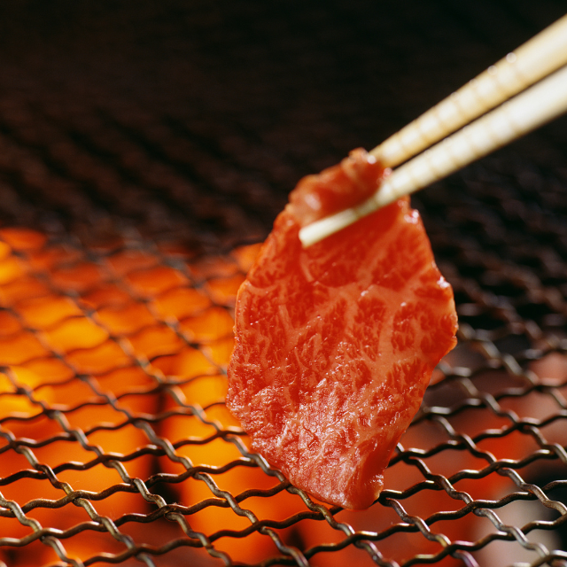 オープンしたての焼肉屋に行き…男性客「けっこう安いしうまい！」気に入って通っていたが…→後日、救急搬送される事態に！？原因が判明し、青ざめる…