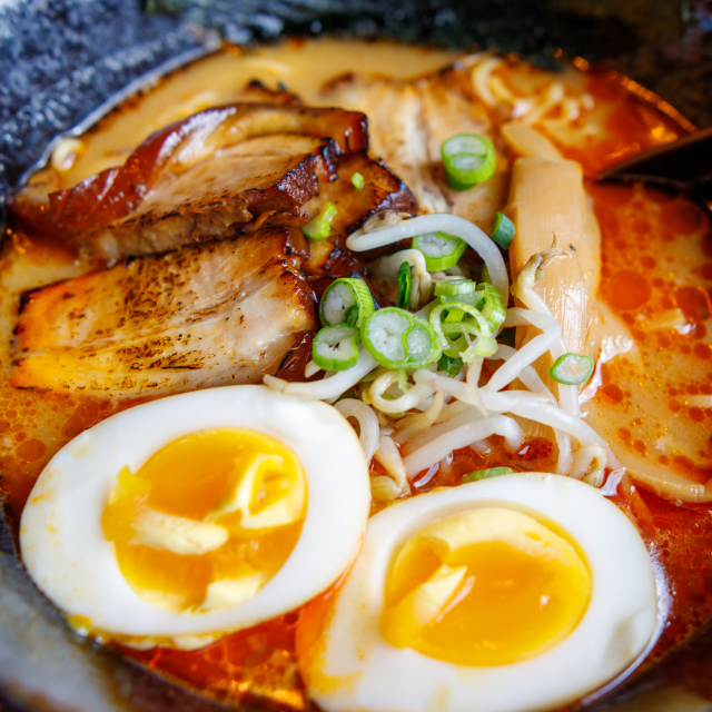 ラーメン屋で…客「味噌ラーメンでお願いします」→店員「はいお待ち！」美味しく食べていたら…→「不快！」突然怒鳴られた！？