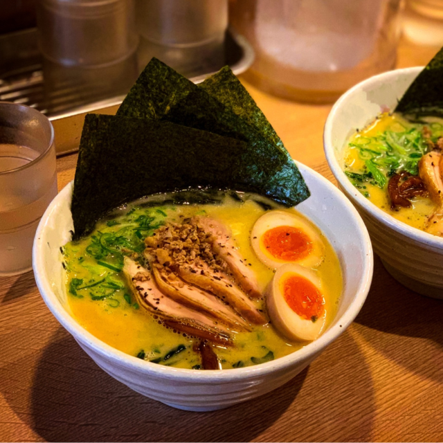 ラーメン屋で…客「すみませーん」→店員「…」まさかの全員無視！？とりあえず”空席”に座った結果→店員の【ありえない対応】に呆然…