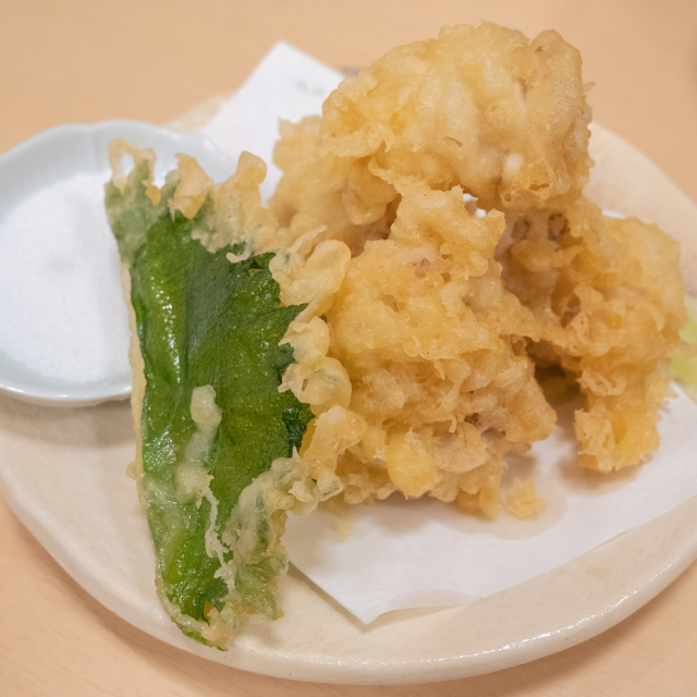 天ぷらを食べた客…突如『身体に現れた症状』に驚愕。店員「どうなってんだ！？」→直後【自分の犯したミス】が発覚し、店員は青ざめる…