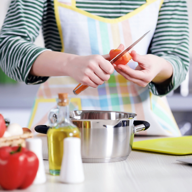 付き合いたての彼女が『手料理』を振る舞ってくれることに！彼「パスタとかかな…可愛いな～」→直後…彼女の出した料理に顔面蒼白！？